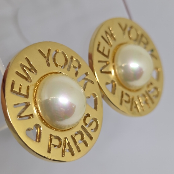 Rare Vintage 1976 Carolee New York Paris Pearl Cabochon Gold Round Clip Earrings - Picture 9 of 13